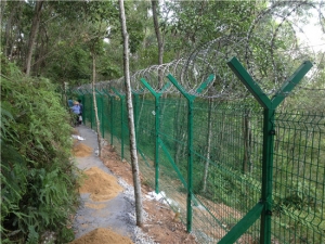 刺线护栏网系列06